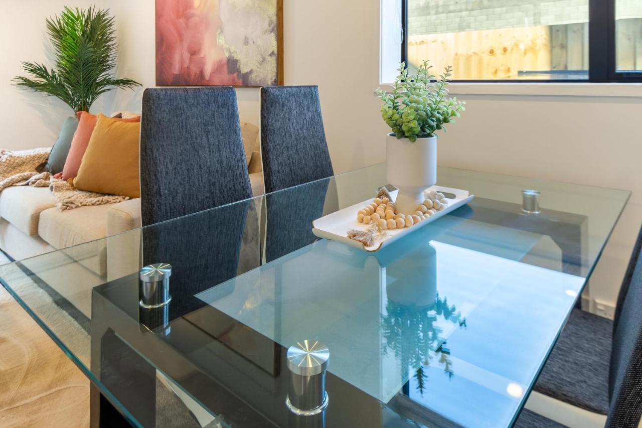 Modern 2 Bed, Hagley Park, Riverside Market Apartment *