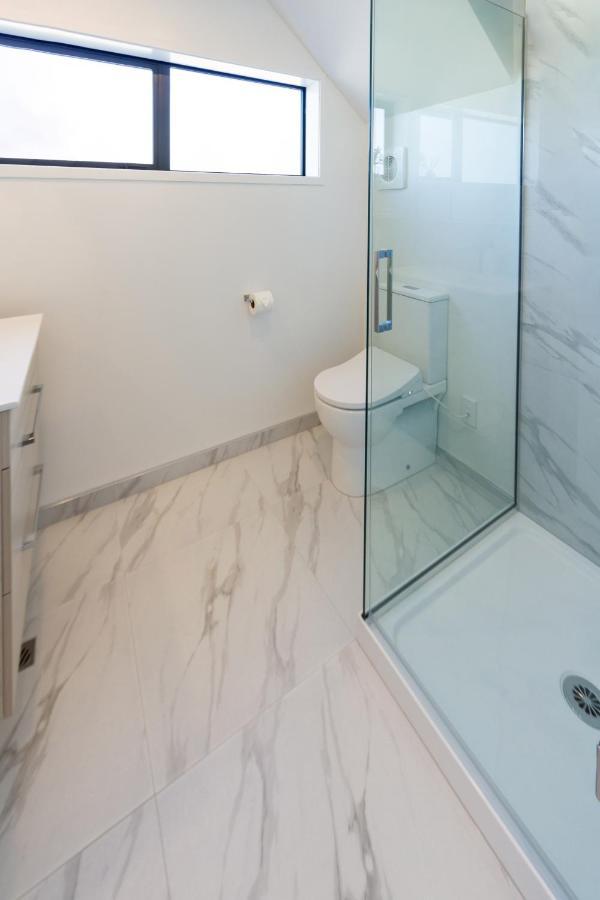 Modern 2 Bed, Hagley Park, Riverside Market Apartment *
