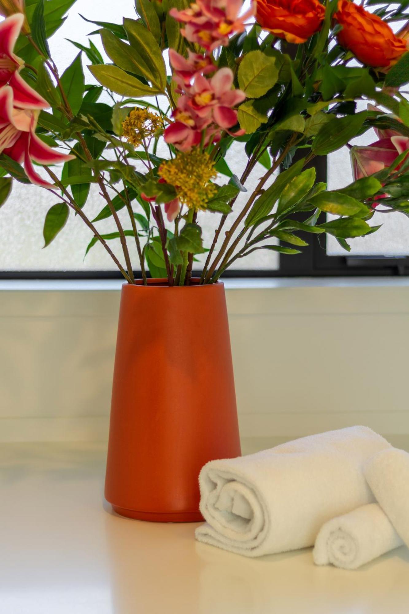 Modern 2 Bed, Hagley Park, Riverside Market Apartment Christchurch